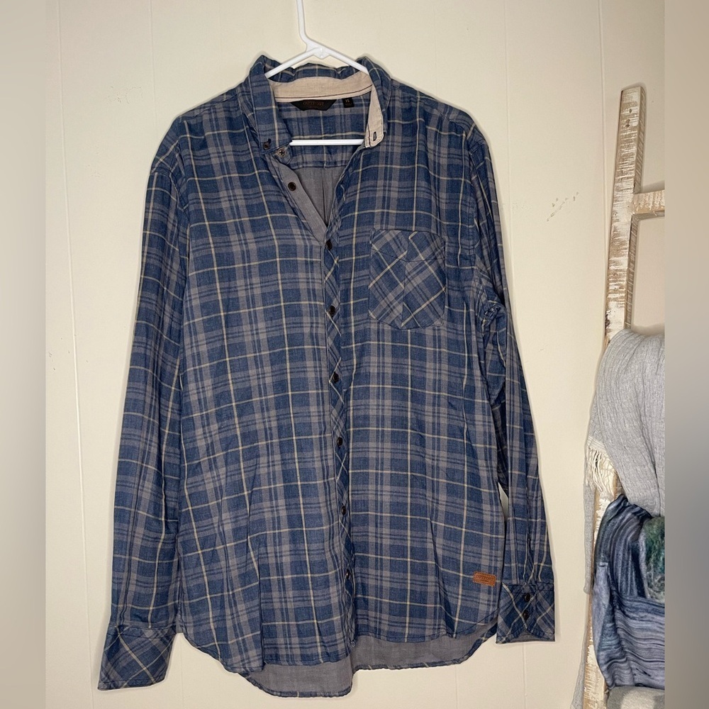 Men’s Gently Worn Blue Button-Down Shirt | XL | Outpost - Picture 2 of 4
